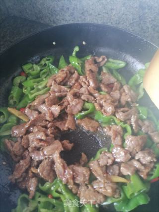青椒炒牛肉的做法步骤：4