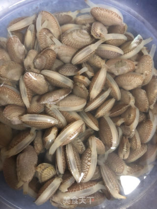 花甲螺粉丝煲的做法步骤：1