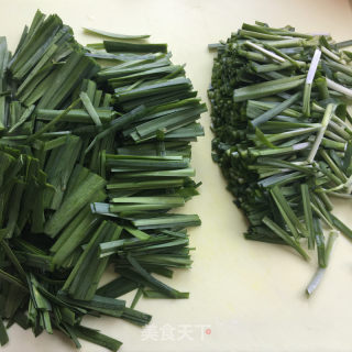 韭菜炒鸡蛋的做法步骤：2