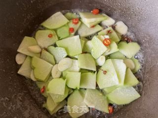 小米椒蒜蓉炒佛手瓜的做法步骤：6