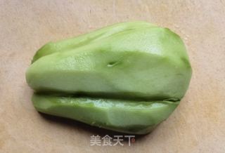 小米椒蒜蓉炒佛手瓜的做法步骤：2