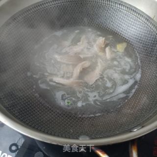 韭菜肉丸苦菊汤的做法步骤：3