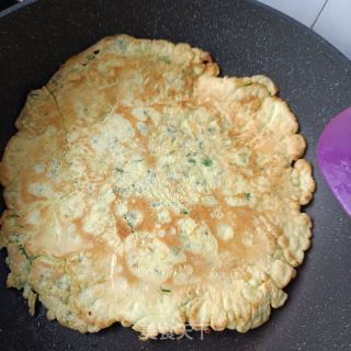 荠菜蛋饼的做法步骤：13
