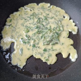 荠菜蛋饼的做法步骤：11