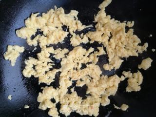 茵陈炒鸡蛋的做法步骤：4