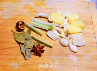 酱焖鸡翅的做法步骤：2