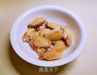 酱焖鸡翅的做法步骤：1