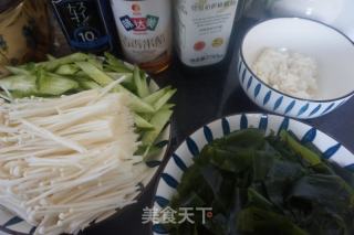醋醪翡翠海带的做法步骤：1