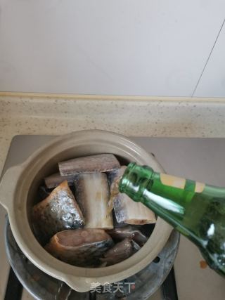 杂鱼煲的做法步骤：5