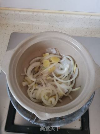 杂鱼煲的做法步骤：4