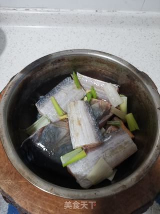 杂鱼煲的做法步骤：2