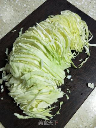 浇汁包菜丝的做法步骤：2