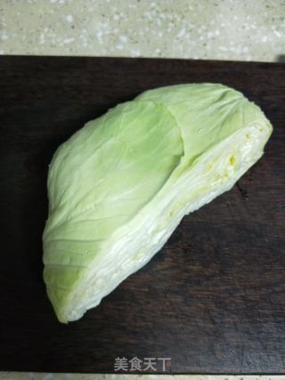浇汁包菜丝的做法步骤：1