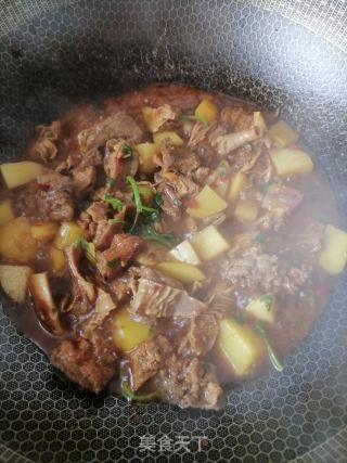 牛腩烧土豆的做法步骤：4