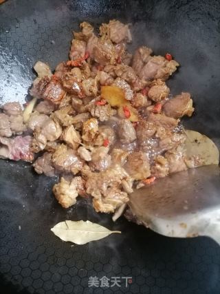 牛腩烧土豆的做法步骤：3