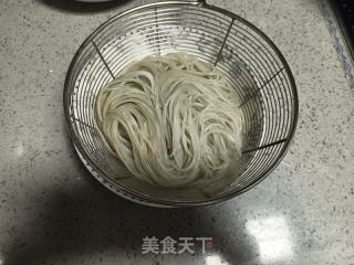 泡菜苕粉肉丝的做法步骤：1