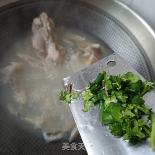 腱子肉平菇粉丝汤的做法步骤：15