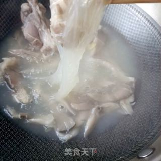 腱子肉平菇粉丝汤的做法步骤：14