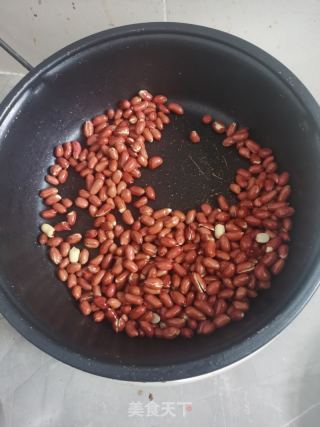 下酒硬菜，小鱼花生米拍黄瓜的做法步骤：2