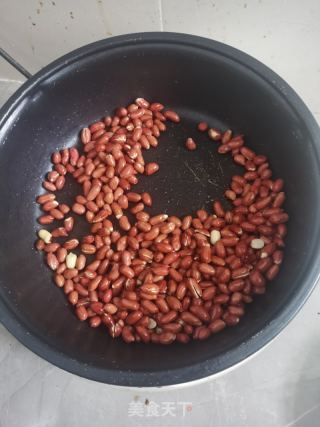 下酒硬菜，小鱼花生米拍黄瓜的做法步骤：1