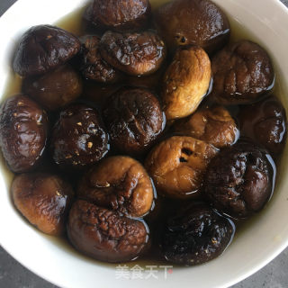 香菇烧大排的做法步骤：2