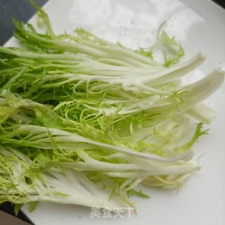 鲜虾苦菊沙拉的做法步骤：2