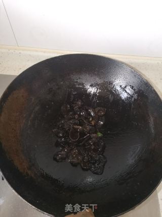 蒜苗炒木耳，鸡蛋的做法步骤：5