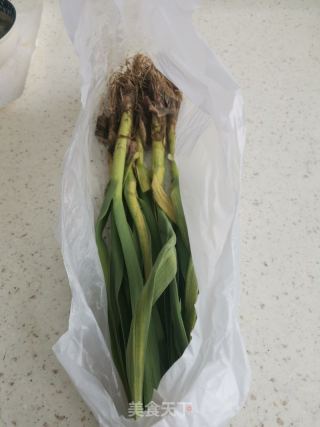蒜苗炒木耳，鸡蛋的做法步骤：1