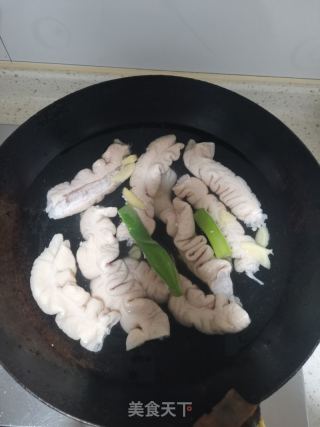 卤肥肠的做法步骤：3