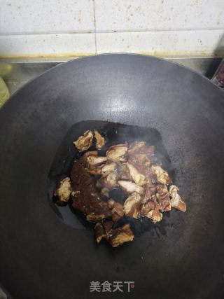 双椒炒肥肠的做法步骤：3