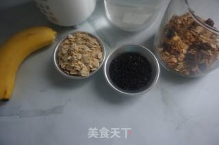 黑芝麻思慕雪的做法步骤：1