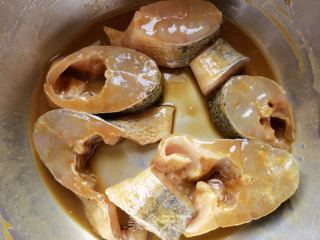 砂锅焗鲈鱼的做法步骤：6