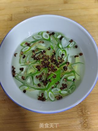 海米韭菜肉锅贴的做法步骤：1