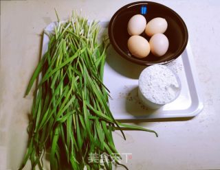 韭菜鸡蛋饼的做法步骤：1