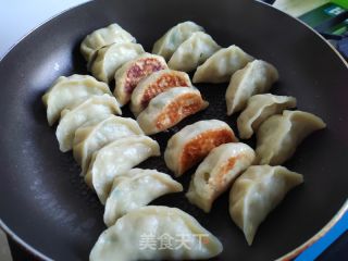 包菜鲜肉煎饺的做法步骤：13