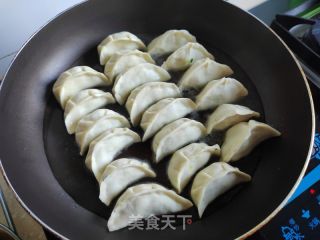 包菜鲜肉煎饺的做法步骤：12