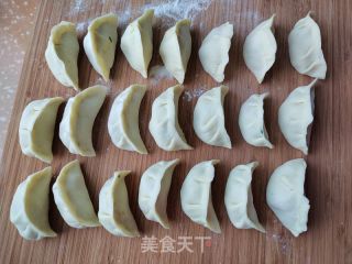 包菜鲜肉煎饺的做法步骤：10