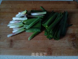 韭菜炒肉末的做法步骤：2