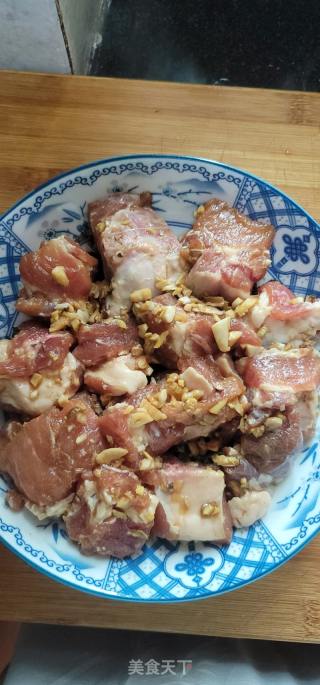 梅菜蒸排骨的做法步骤：3
