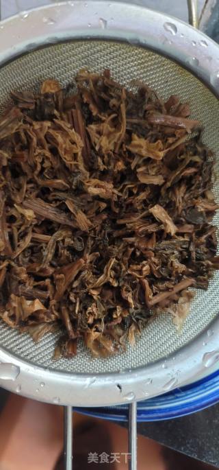 梅菜蒸排骨的做法步骤：2