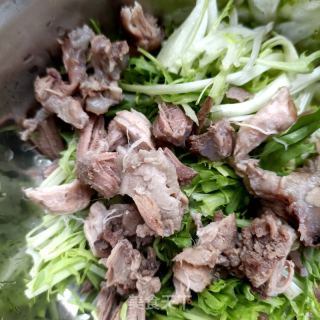 苦菊拌剔骨肉的做法步骤：5