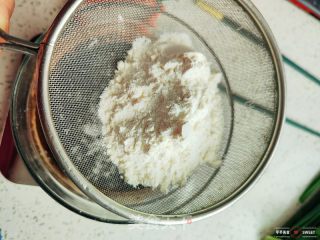 梦龙脆皮蛋糕卷的做法步骤：5