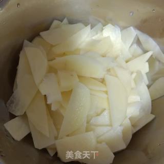 泡菜炒土豆片的做法步骤：2