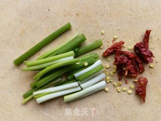小葱炒木耳的做法步骤：2