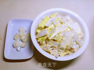 肉片焖春笋的做法步骤：2