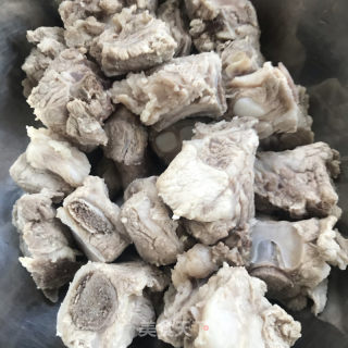 家常炖排骨的做法步骤：1