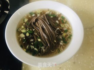 猪油清汤荞面的做法步骤：1