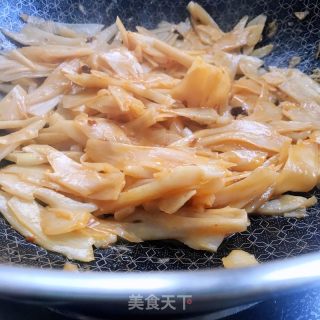 辣酱炒藕片的做法步骤：7