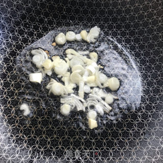 辣酱炒藕片的做法步骤：4