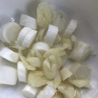辣酱炒藕片的做法步骤：3